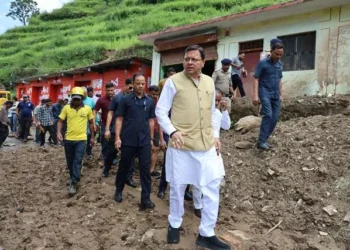 प्राकृतिक आपदा से जूझ रहे धराली क्षेत्र पहुंचे धामी