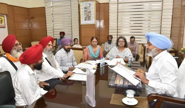 'फ्रीडम फाइटर्स, उत्तराधिकारी संस्था' की मांगों पर कार्रवाई - वित्त मंत्री