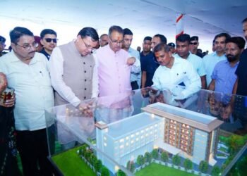 सहस्रधारा रोड पर बनेगा ग्राम्य विकास भवन, CM ने किया पौधारोपण