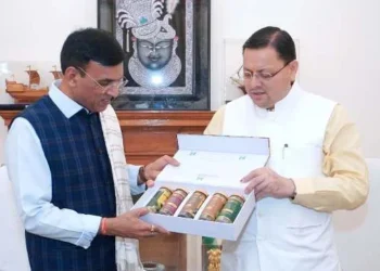 सीएम धामी ने केंद्रीय मंत्री मांडविया से की खेल प्रस्तावों पर बातचीत