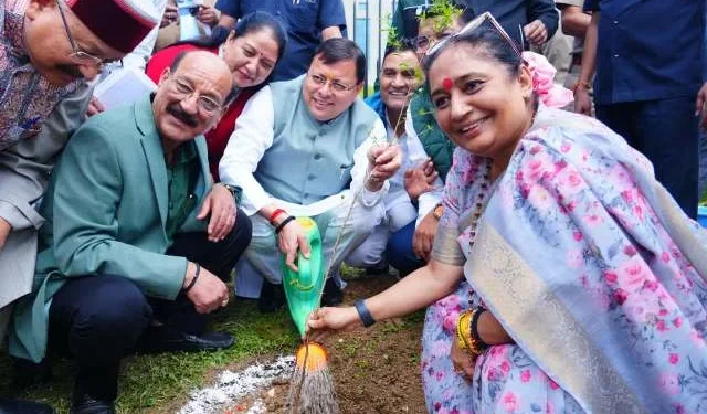 सीएम धामी बोले – हर पेड़ माँ को समर्पित हो