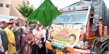 ट्रकों के माध्यम से प्रभावित क्षेत्रों में भेजी गई रोजमर्रा की जरूरी वस्तुएं