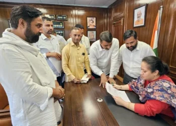 अधिकारियों को समस्याओं के शीघ्र समाधान के निर्देश: मंत्री