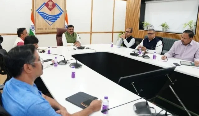 आधारभूत परियोजनाओं के त्वरित क्रियान्वयन पर मुख्य सचिव का निर्देश