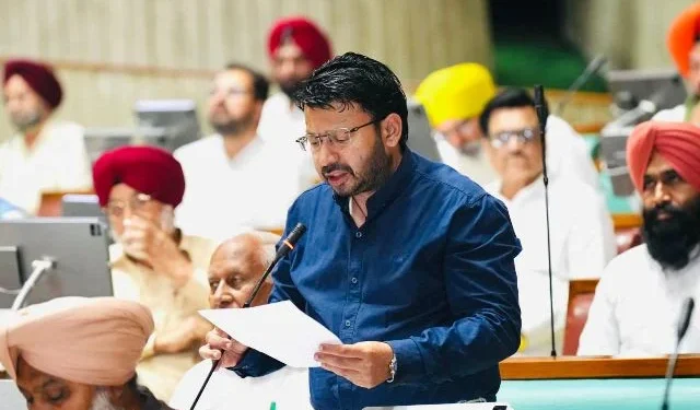 डॉ. रवजोत सिंह ने सदन में बिल पेश किया