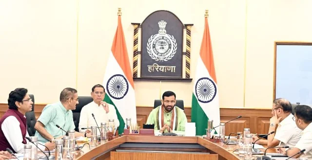 प्रशासनिक सचिव स्वयं करें निगरानी: सीएम सैनी