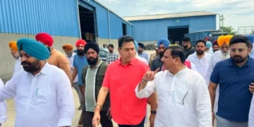 बाढ़ पीड़ितों का हाल जानने मंत्रियों के साथ पहुंचे संजय सिंह