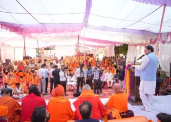 महामाया देवी की पूजा कर धामी ने संतों का किया सम्मान