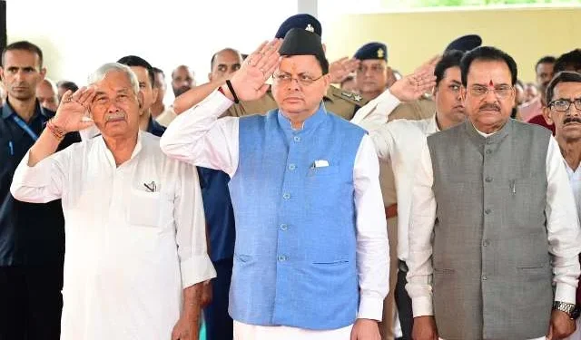 मुख्यमंत्री धामी ने शहीदों के परिजनों व आन्दोलनकारियों को किया सम्मानित