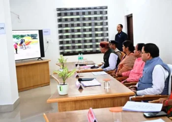 सीएम ने मोटर मार्ग और केदारनाथ धाम यात्रा व्यवस्थाओं की समीक्षा की