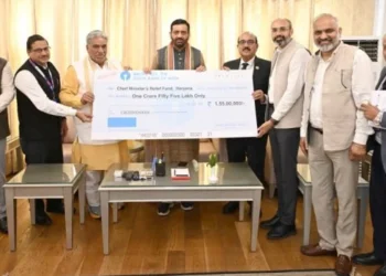 एसबीआई ने सीएम सैनी को सौंपा 1.55 करोड़ का चेक