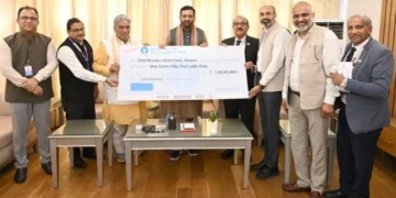 एसबीआई ने सीएम सैनी को सौंपा 1.55 करोड़ का चेक