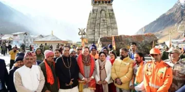 ठंड के बावजूद 10 हजार श्रद्धालु बने कपाट बंद होने के गवाह