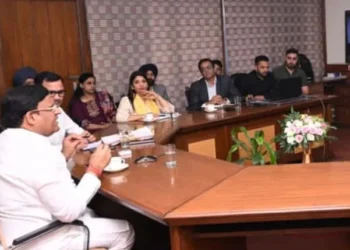 सचिवालय में हुई बैठक में मॉडर्न तहसील परियोजना पर बनी रणनीति