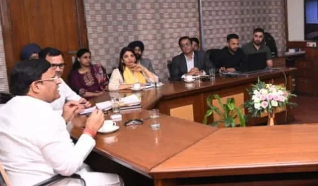 सचिवालय में हुई बैठक में मॉडर्न तहसील परियोजना पर बनी रणनीति