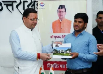 सीएम धामी ने युवाओं को सौंपी जिम्मेदारी, नियुक्ति पत्र वितरण किया