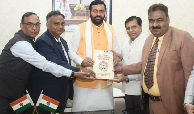 सीएम सैनी को आयोग की वार्षिक रिपोर्ट प्रस्तुत, न्यायमूर्ति बत्रा पहुंचे मुलाकात को