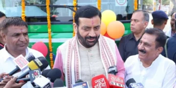 सीएम सैनी ने ज्योतिसर से विश्वविद्यालय तक किया इलेक्ट्रिक बस में सफर