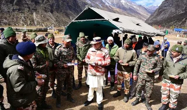 सीमांत क्षेत्र मिलम में सीएम धामी ने जवानों से की मुलाकात