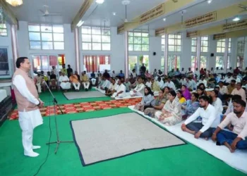 स्वर्गपपुरी आश्रम में मुख्यमंत्री धामी ने किया विनम्र नमन