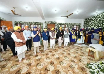 गुरुद्वारा बाबा बुढ़ा दल छावनी में विशेष कार्यक्रम में पहुंचे मान और केजरीवाल