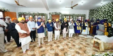 गुरुद्वारा बाबा बुढ़ा दल छावनी में विशेष कार्यक्रम में पहुंचे मान और केजरीवाल