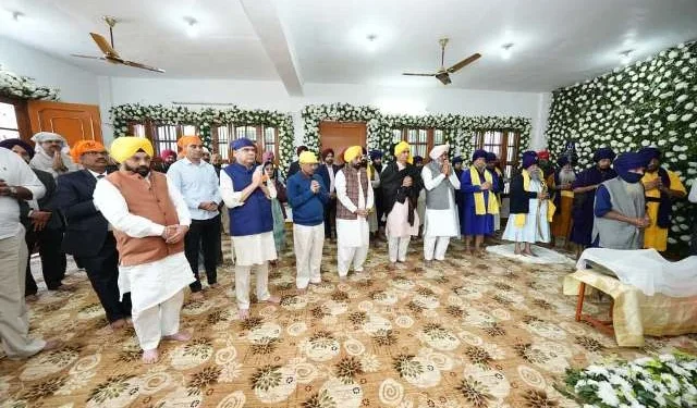 गुरुद्वारा बाबा बुढ़ा दल छावनी में विशेष कार्यक्रम में पहुंचे मान और केजरीवाल