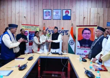 धामी ने सराहा जय सिंह रावत की शोधपूर्ण कृति, कहा—प्रामाणिक दस्तावेज़