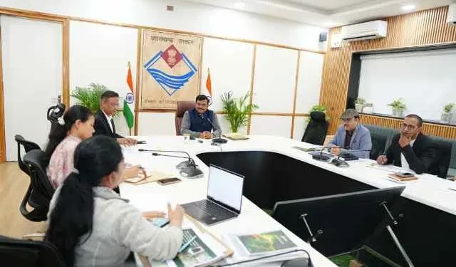 नदी तटीय क्षेत्रों में उपचारात्मक कार्य शीघ्र शुरू करने पर मुख्य सचिव का निर्देश