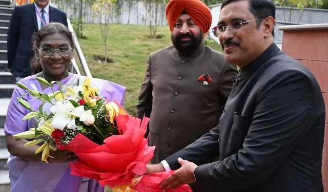 फुट ओवर ब्रिज और घुड़सवारी क्षेत्र से सुसज्जित हुआ राष्ट्रपति निकेतन परिसर