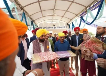 मान–केजरीवाल ने अकाल पुरख का धन्यवाद किया, तीन शहरों को मिला पवित्र दर्जा