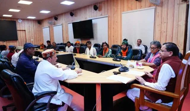 मुख्यमंत्री आवास में चौखुटिया प्रतिनिधिमंडल ने स्वास्थ्य सुविधाओं को लेकर की मुलाकात