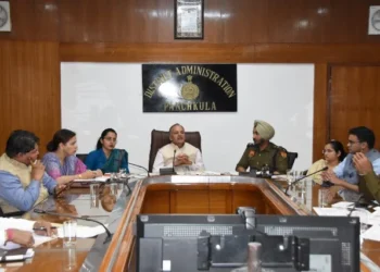 सड़क सुरक्षा समिति बैठक में DC का सख्त संदेश—नियम तोड़ने वालों पर तुरंत कार्रवाई