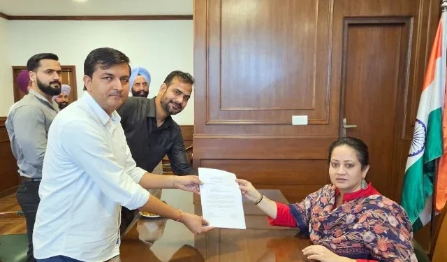 सिविल सचिवालय में आरती सिंह राव ने राज्यभर से आए लोगों से की मुलाकात