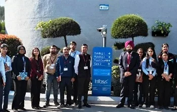 हरियाणा के टॉपर्स का उद्योग कार्यप्रणाली समझने हेतु इन्फोसिस विज़िट