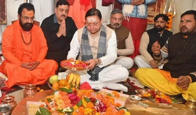 कनखल में सीएम धामी की पूजा-अर्चना, आगामी कुंभ को दिव्य-भव्य बनाने की प्रार्थना