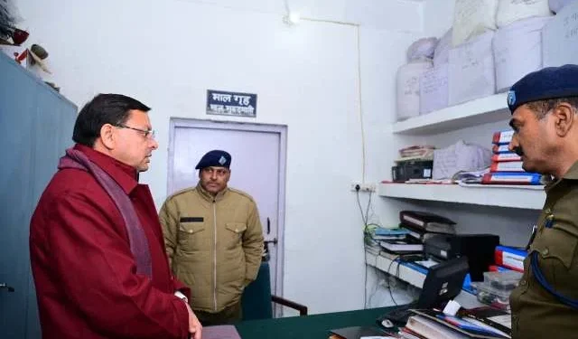 देहरादून में पुलिस स्टेशन निरीक्षण के दौरान सीएम धामी का कड़ा रुख