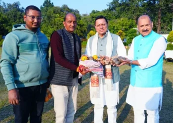 धामी को दिए गए स्थानीय सब्जी व प्राकृतिक खाद्य उत्पाद, पहाड़ी पहचान को बढ़ावा