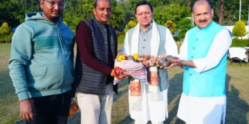 धामी को दिए गए स्थानीय सब्जी व प्राकृतिक खाद्य उत्पाद, पहाड़ी पहचान को बढ़ावा