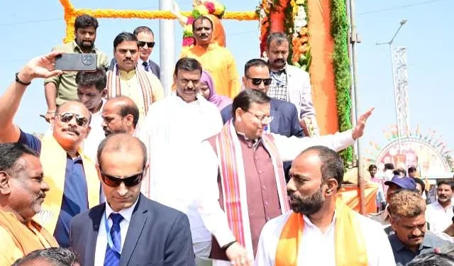 मदनपल्ली पहुंचे सीएम धामी, अटल जी की प्रतिमा का किया अनावरण
