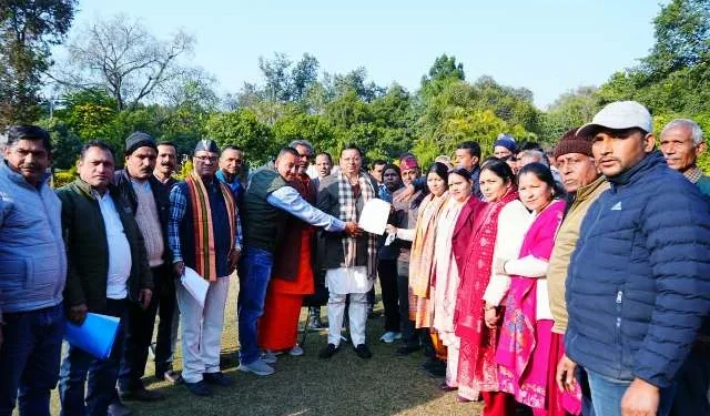 टिहरी विस्थापितों के पुनर्वास मुद्दे पर मुख्यमंत्री आवास में बैठक