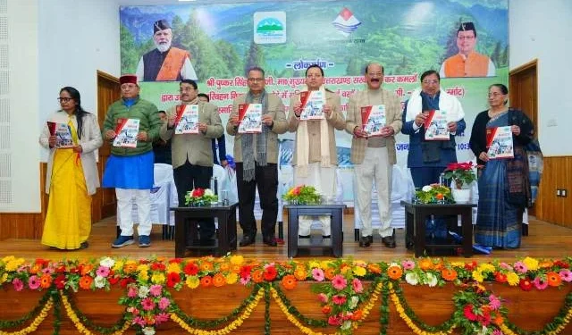 यात्रियों को राहत सीएम धामी ने 10 एसी व 2 स्लीपर बसें कीं जनता को समर्पित