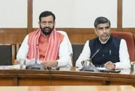 वीडियो कॉन्फ्रेंस के जरिए सभी जिलों के अधिकारियों संग परीक्षा तैयारियों की समीक्षा