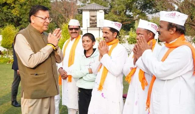 सीएम धामी ने चम्पावत से आए प्रतिनिधिमंडल का किया सम्मान