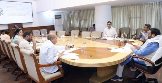 ESI हेल्थ केयर की समीक्षा में सीएम सैनी ने अधिकारियों को चेताया