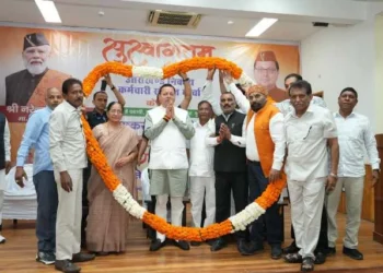 कर्मचारियों के सम्मान को देवतुल्य जनता को समर्पित किया सीएम धामी