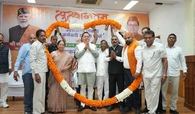 कर्मचारियों के सम्मान को देवतुल्य जनता को समर्पित किया सीएम धामी