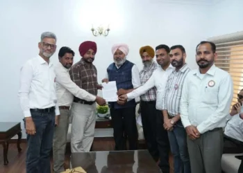 कर्मचारियों को उनके अधिकार दिलाने और कानूनी बाधाएं दूर करने पर जोर