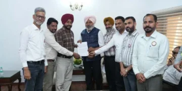 कर्मचारियों को उनके अधिकार दिलाने और कानूनी बाधाएं दूर करने पर जोर