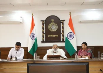 चंडीगढ़ बैठक में विज बोले—उपभोक्ताओं को मिले गुणवत्तापूर्ण बिजली सेवा